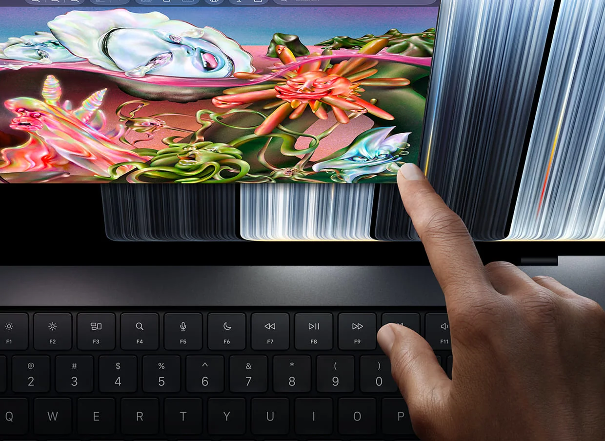 MacBook Pro 16 OLED M5 Max 36/2TB Silver — сенсорный экран